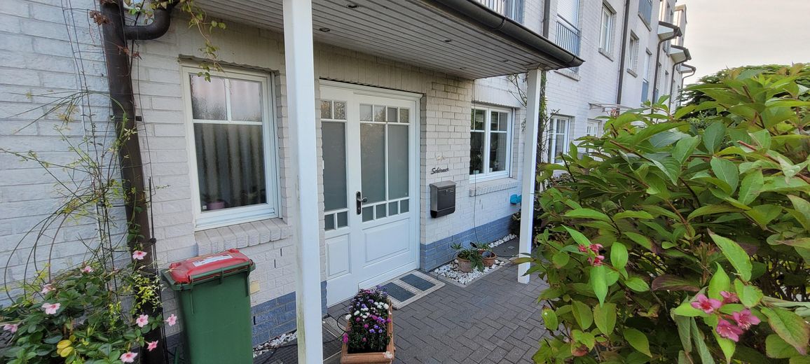 Stadthaus / Townhouse in Hamburg - Eimsbüttel mit unverbaubaren Blick in den Stadtpark Eimsbüttel – Eingang vorne
