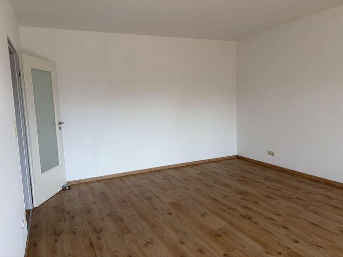 Mooie, ruime 3-kamerwoning 90m² met zuidwestbalkon en droomuitzicht in Rosenheim-Pang – Wohnzimmer
