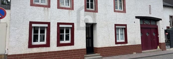 RENOVIERT, DOPPELGARAGE, VERMIETUNG MÖGLICH