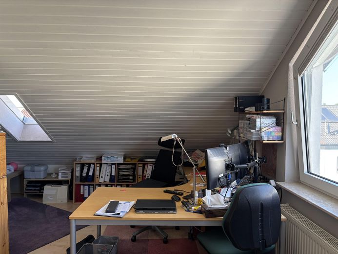 Ruhig wohnen in Feldrandlage: Doppelhaushälfte 5 Zi, 140 qm, Garage – Dachstudio