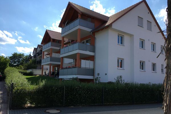 Appartement moderne de 3 pièces avec prestations haut de gamme, balcon et deux carports