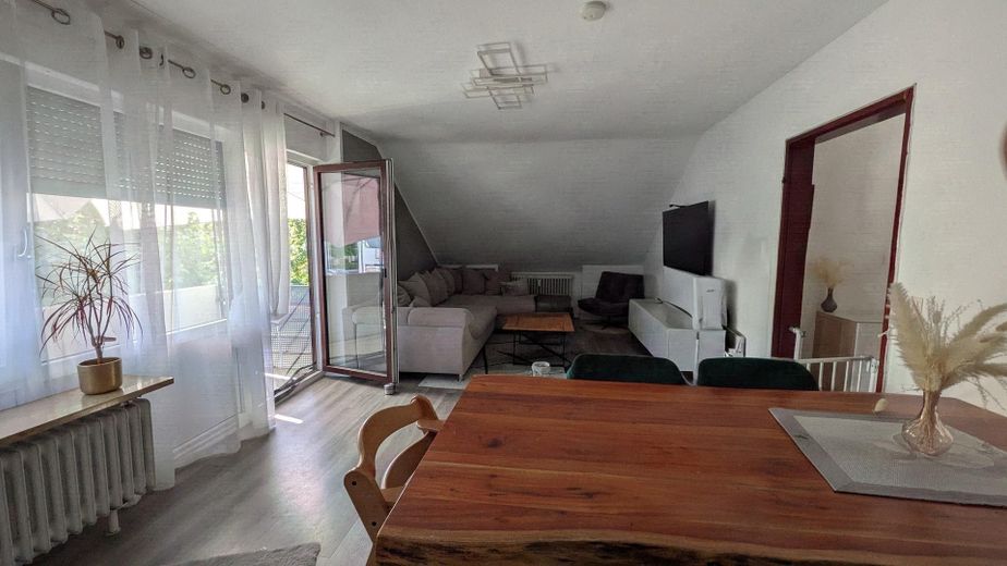 Ruhig & bahnhofsnah: Vermietete 3 ZW mit Garage & Ost-Balkon in Norsingen – Wohnen
