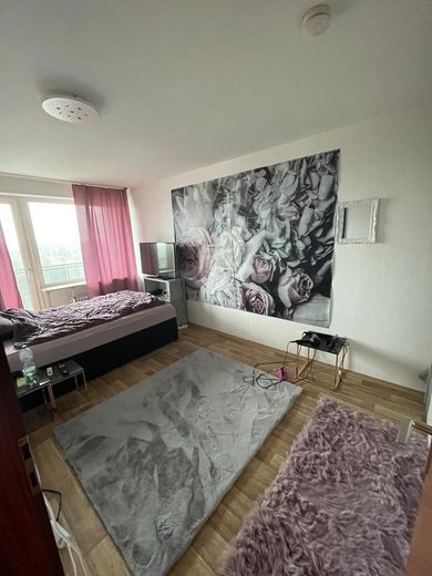 Vermietete 2-Zimmer-Wohnung mit Balkon und Fernblick – attraktive Kapitalanlage in Delmenhorst – Schlafzimmer 51 m² Wohnung