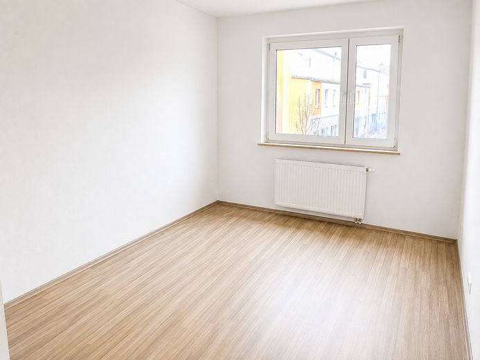 Bez prowizji: Nowoczesny środkowy dom szeregowy (rok budowy 2019) o powierzchni 163 m², z ogrodem, studiem i tarasem na dachu – Kinderzimmer-1