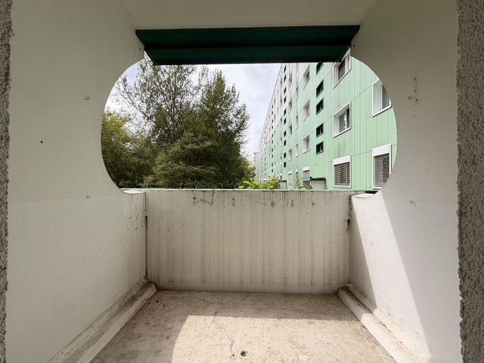 Appartamento di 2 locali al piano rialzato in Lichtenberg urbano – Balkon
