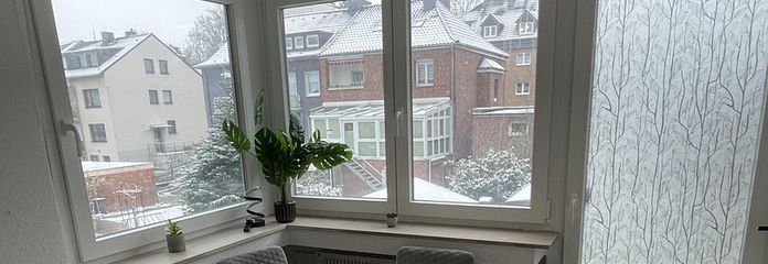 Heller Arbeits-/Essplatz