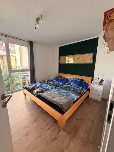 Modern & energieeffizient: 4 Zimmer mit großem Balkon und Blick ins Grüne – Foto 8