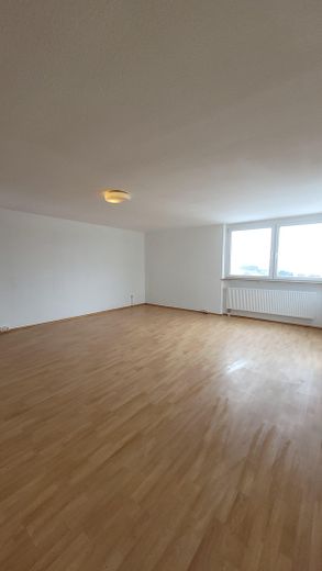 Renovierte 3 Zimmer Wohnung mit Einbauküche – Wohn/Essbereich