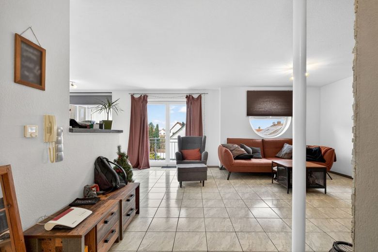 Freiwerdend: Moderne Wohnung mit Balkon und TG in zentraler Lage – Wohnbereich
