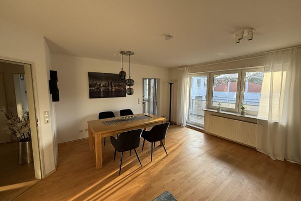 Helle,Schöne Wohnung Stadtmitte, Möbliert, Aufzug, Balkon