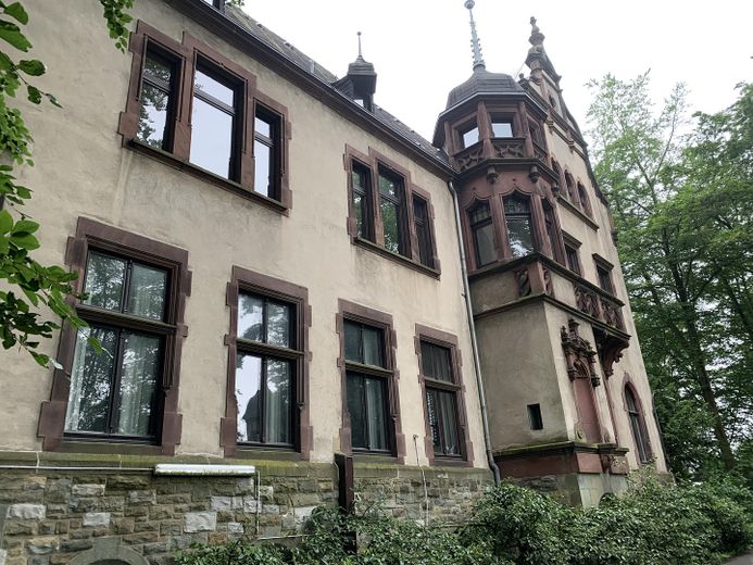 Jugendstil Dachgeschosswohnung mit vier (4,5) Zimmern, 3 Zinnentürmchen, Terasse & Einbauküche in MG – Foto 14