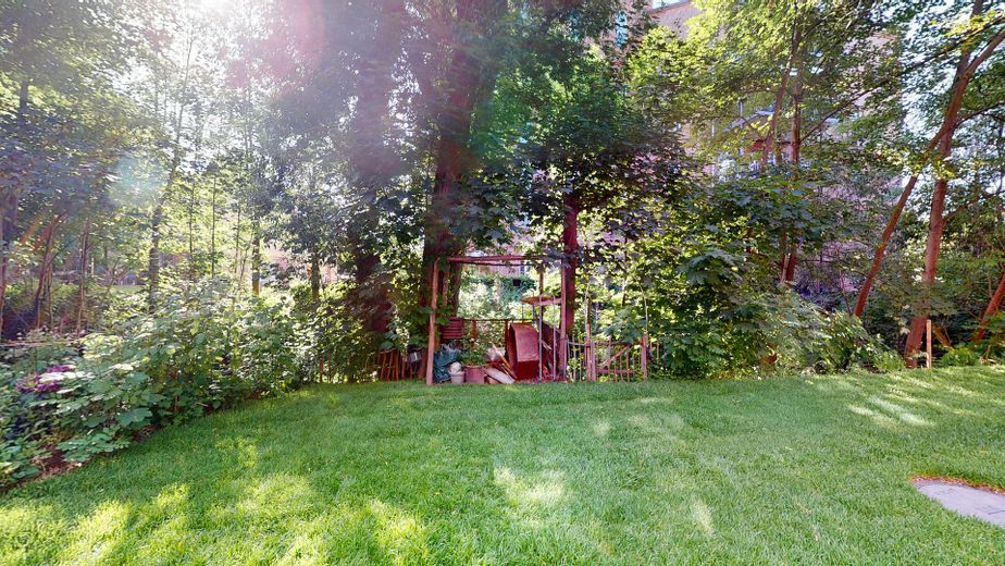 Modernes Reihenhaus im kernsanierten Hofensemble mit Wärmepumpe und langfristigem Mietverhältnis – Garten