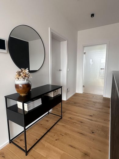 Modernes Traumhaus mit Pool - großzügiges Wohnen in Steinfeld – Flur OG 