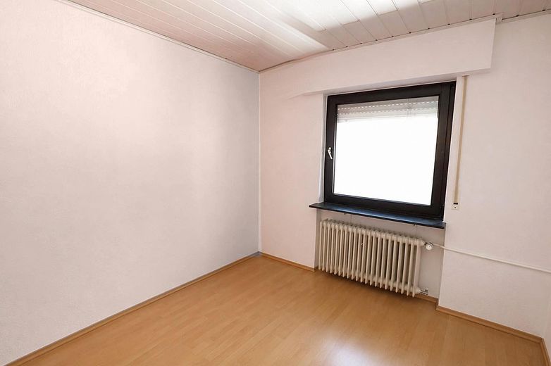Bright 3-room apartment with balcony – Zimmer 2