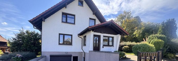 Frontans. m. Garageneinfahrt