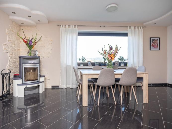 Exklusiver freistehender Bungalow mit Einliegerwohnung, Fernblick, Doppelgarage & großem Garten – Foto 5