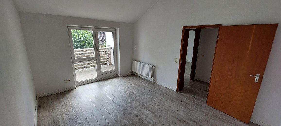Familienfreundliches Reiheneckhaus mit großem Garten und viel Platz – ruhige Lage in Tornesch – Schlafzimmer 2 mit Balkon