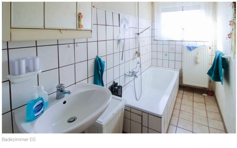 Ruhig gelegenes Einfamilien- / Zweifamilienwohnhaus mit sonnigem Garten – Bad EG