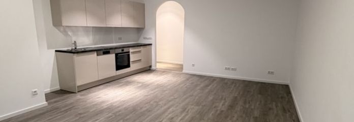 Neubau-Erstbezug mit Domblick – offene 2-Zimmer-Wohnung am Brand inkl. neuer Einbauküche