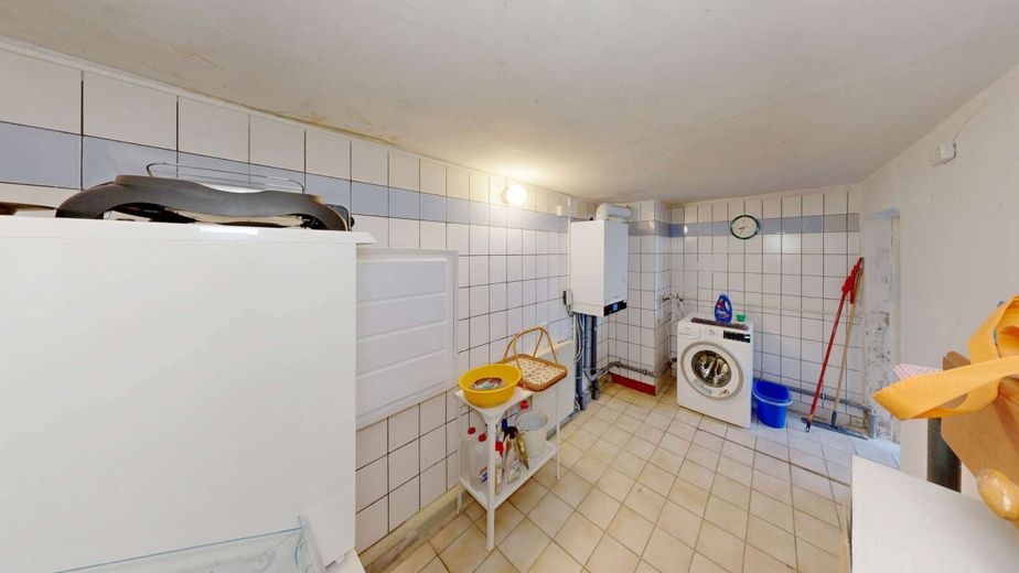Behagliches Einfamilienhaus mit Balkon, Kamin &amp; Nebengebäude - perfekt für ruhiges, zentrales Wohnen – Waschkueche