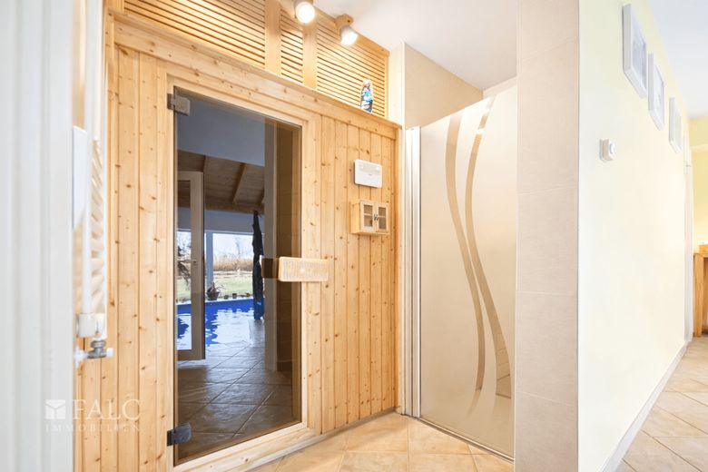 Exklusives Anwesen mit Innenpool, Galerie und unverbaubarem Naturpanorama – Sauna mit Dusche EG