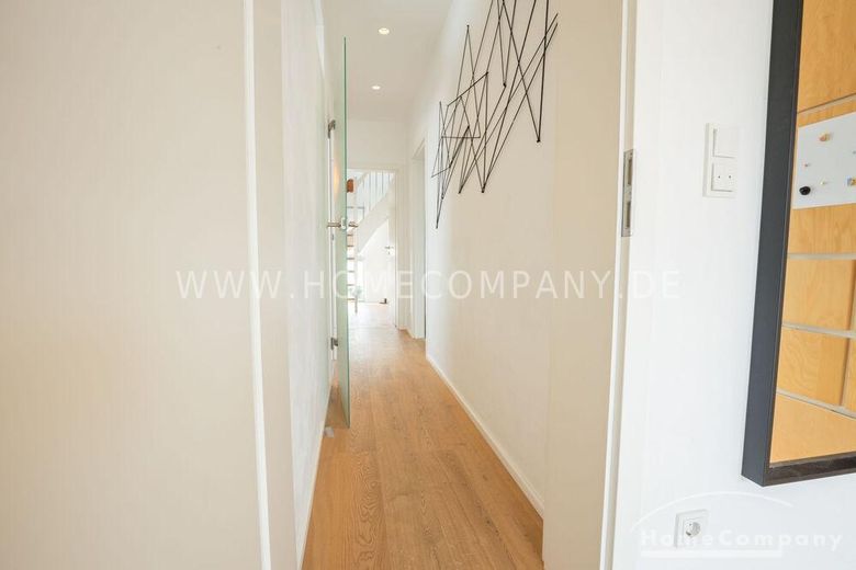 Wohnen im Grünen – Befristete Vermietung: Stilvolles Einfamilienhaus mit Garten  &  Terrasse in Olching – 80b1c6f79aece2d5be5d7fd77cf04d9614d29e1a.jpg