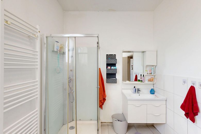 Renditeobjekt, vermietete 6er-WG mit 3 Badezimmern – Badezimmer 3