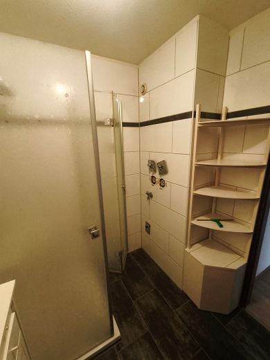 Freshly renovated 2-room condominium with winter garden, underground garage and view of greenery – private sale without broker commission – Foto 13