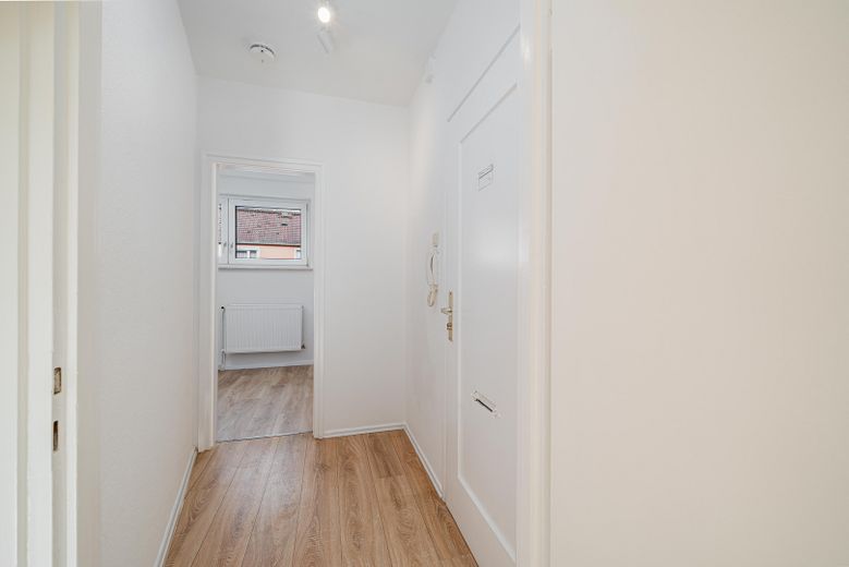 Provisionsfrei vom Eigentümer – renovierte 3-Zimmer-Wohnung mit neuer Küche – Eingangsflur