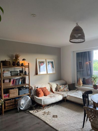 teilmöblierte 1 Zimmerwohnung mit Loggia und Einbauküche – Foto 1