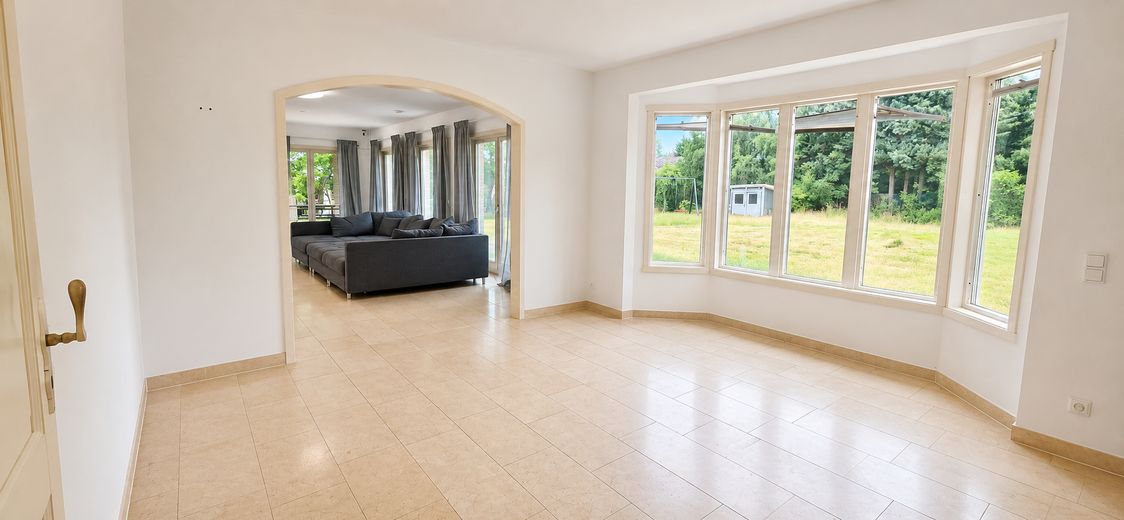 Exklusives Landhaus mit 255 m² Wohnfläche auf 1.600 m² Traumgrundstück im Taunus – Esszimmer