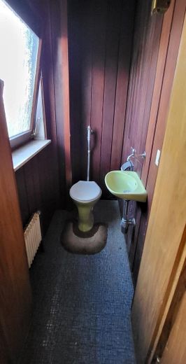 Architektenhaus in ausergewöhnlicher Alleinlage – Toilette EG