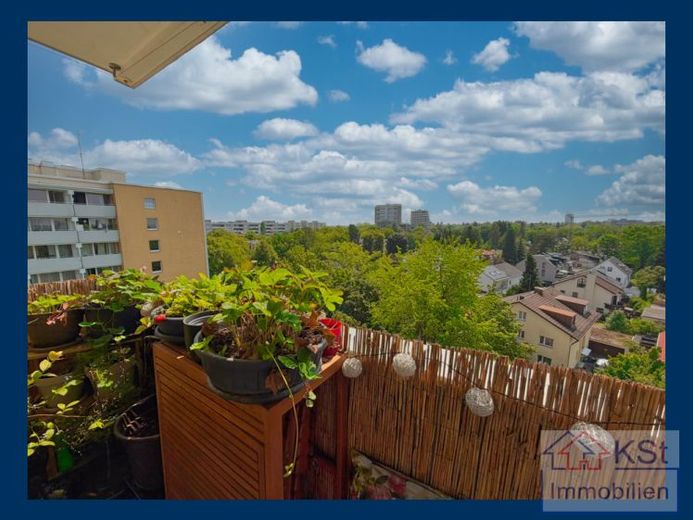 Vista panoramica sul Prinz-Eugen-Park: luminoso appartamento di 2 locali al 7º piano con ottima redditività e potenziale futuro – Foto 1