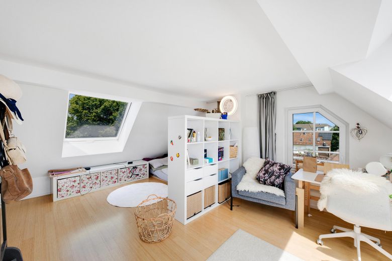 Design-Maisonette (Alleinige Etage) | KfW-A+, Galeria, kominek | blisko S-Bahn Untermenzing – Schlafzimmer DG