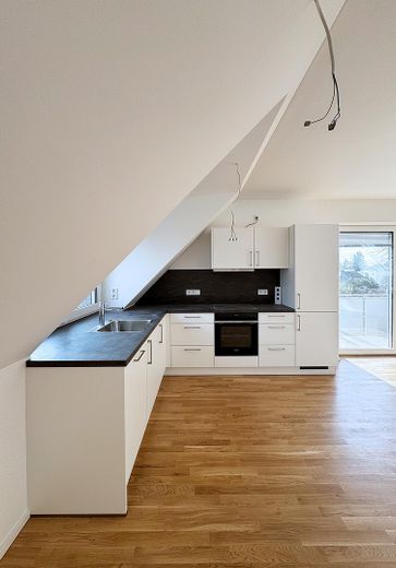 First occupancy after complete renovation: Cozy 3-room attic apartment in Munich-Trudering - Unit 7 – Einbauküche