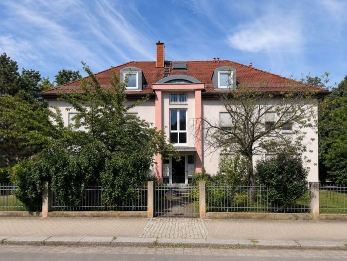 VERMIETETE DACHGESCHOSS-WOHNUNG IN BEVORZUGTER LAGE – Foto 1