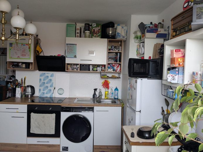 Topsanierte DG Wohnung, WG geeignet, Einbauküche, zentral – ohn Zubehör ohne Waschmaschine