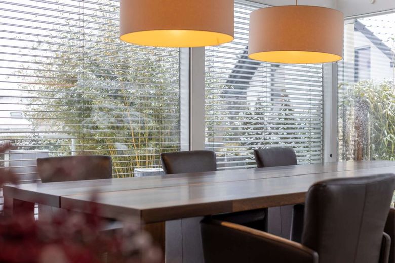 Hochwertige Design-Villa am Ortsrand – Essbereich