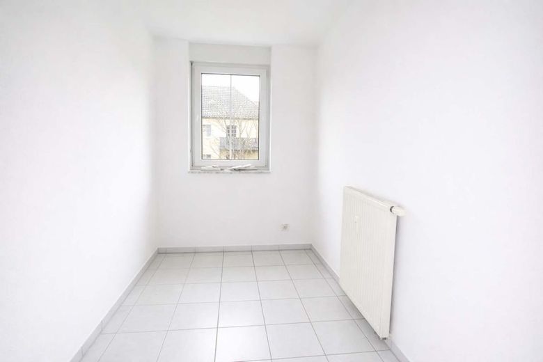 WOHNUNGSPAKET MIT 4 VERMIETETEN EIGENTUMSWOHNUNGEN + TG – Küche Beispiel