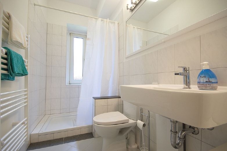 Appartamento arredato, situato in posizione tranquilla e dal design moderno, con balcone vicino al centro di Essen e alla stazione centrale – 0cf00ad336fb3a8c4c259fd727cd9418c59f3ac4.jpg