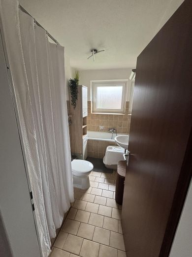 3 Zimmer Wohnung mit Balkon NUR mit WBS – Badezimmer