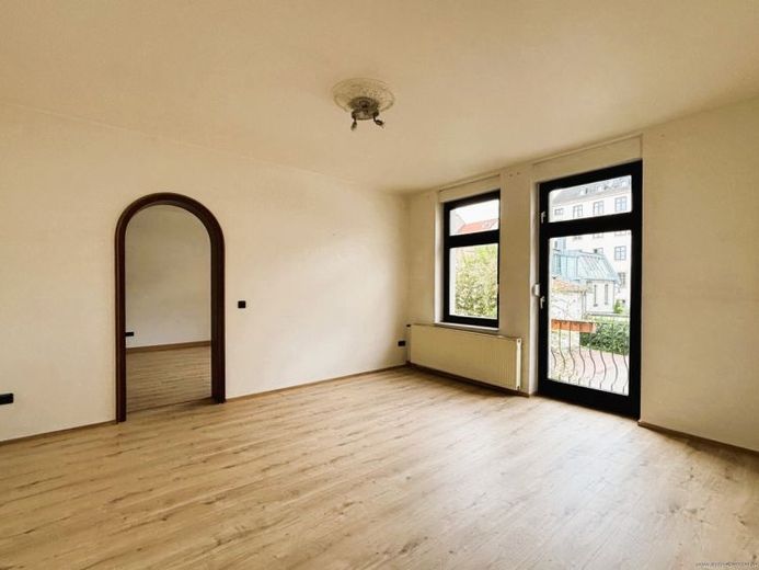 Singlewohnung im ruhigen Hinterhof mit EBK und Balkon - zentrale Lage – Foto 1