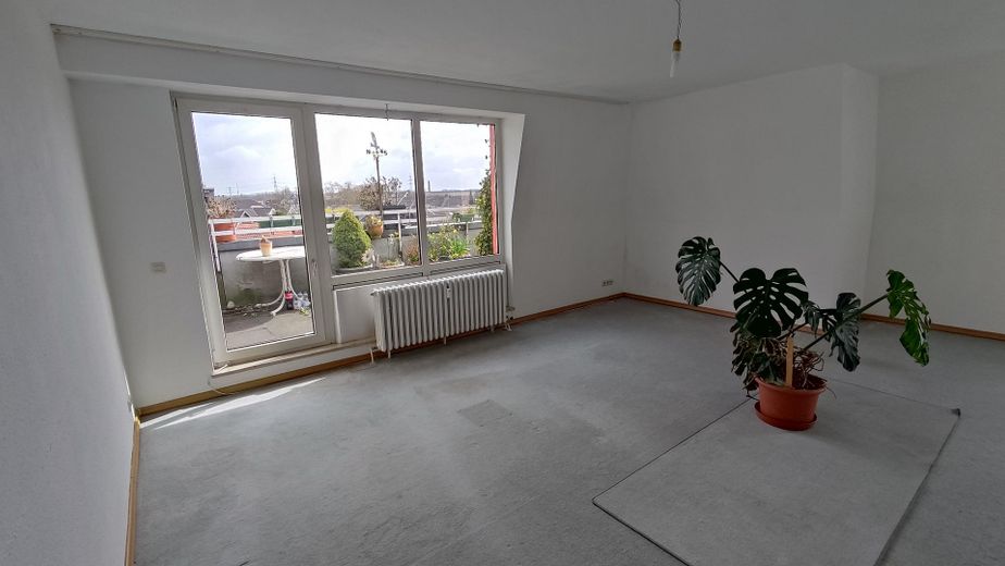 Große Eigentumswohnung mit großer Terrasse zu verkaufen – Wohnzimmer