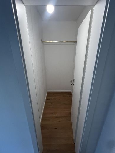Frisch renovierte/sanierte, helle 2-Zimmerwohnung m. Wohnküche + Tageslicht-Duschbad – Abstelleraum