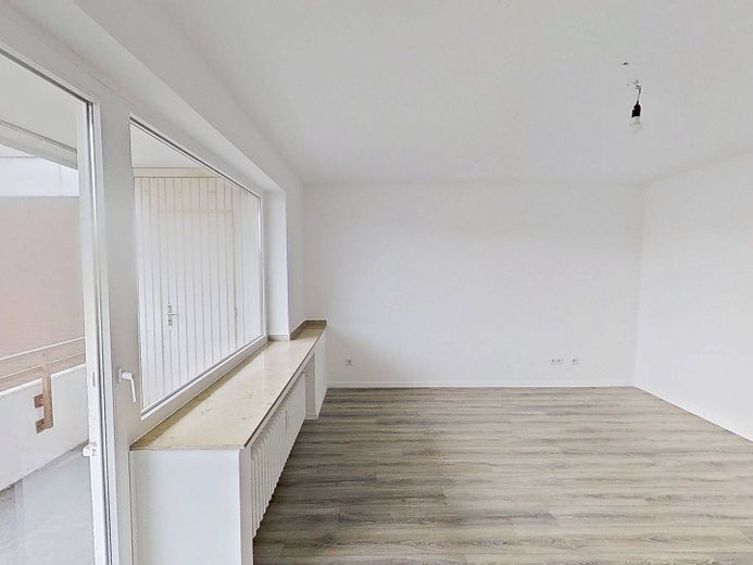 Moderne 3-Zi.-Whg. mit BALKON in Duisburg-Marxloh – Ansicht II: Wohn- und Esszimm…