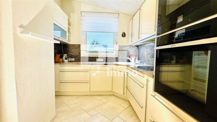 (R)eserviert! Altengerechter gepflegter Bungalow mit Gartenbereich, Terrasse, Garage – Küche mit hochwertiger EBK