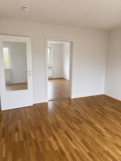 Merkezi konumda bulunan ve yeni yenilenmiş daire – Wohnzimmer > Schlafzimmer