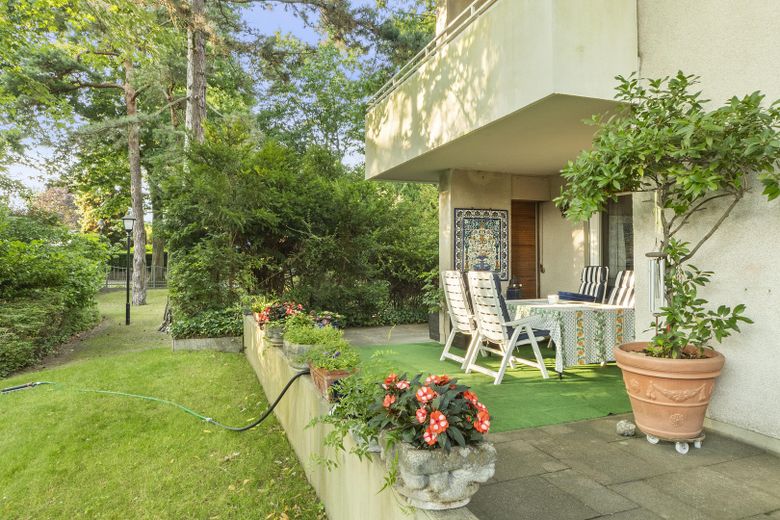 Wohnen mit viel Platz und eigener Terrasse - 4-Zimmer-Wohnung in begehrter Westend-Lage – Terrasse Bild 2