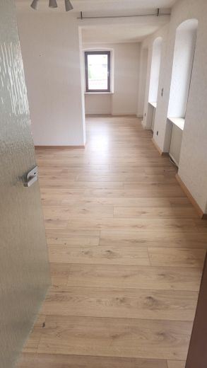 3 Zimmer Wohnung im OG mit Balkon – Wohnzimmer Eingang