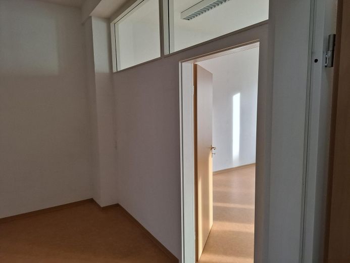 Barrierefreie, helle Büro/Praxisräume in Filderstadt Bernhausen – Raum Nord-Ost /Tür n.Süd